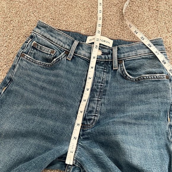 4). The Arlo Hi-rise Straight Jean Size 25 - Picture 7 of 8